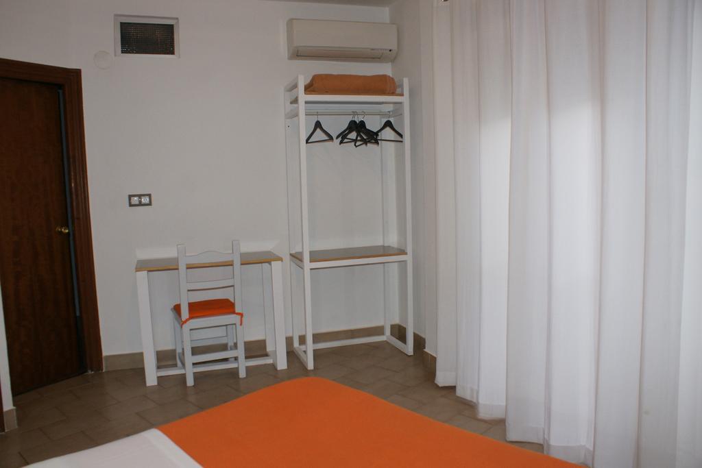 Hostal Puerto Beach Motril Esterno foto